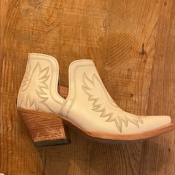 Ariat Stylish Cream Western Ankle Boots - Picture 7 of 8